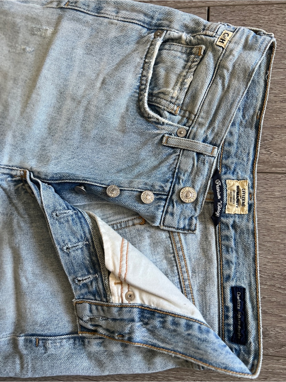 Citizens Of Humanity Light Blue Denim Jeans with Contrast Stitching